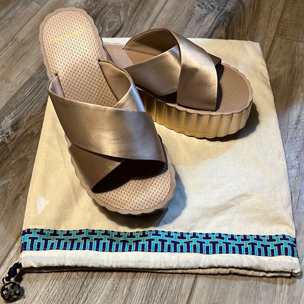 Tory Burch Platform Sandals in rose/gold. Size 8